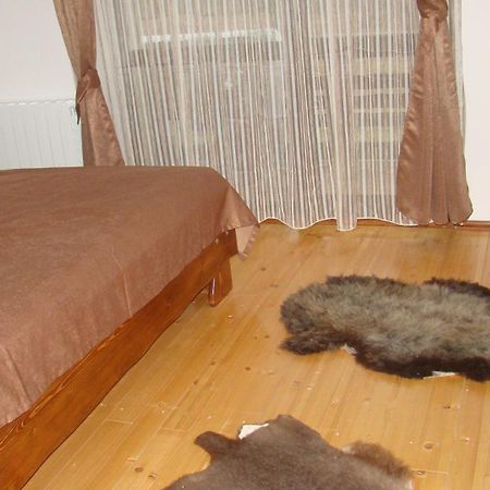 Berevoesti Cabana Barlogul Lupilorヴィラ エクステリア 写真